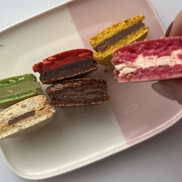 【口コミ】ピエール・エルメのマカロン試食レビュー!限定焼き菓子ギフト - あおいのギフトレビューブログ